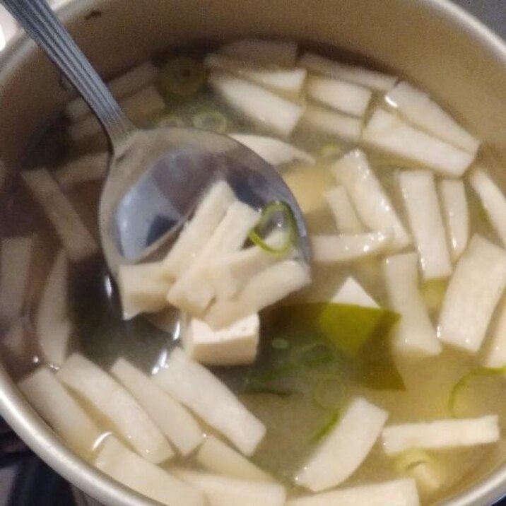 エリンギの軸と生ワカメと葱と豆腐のお味噌汁